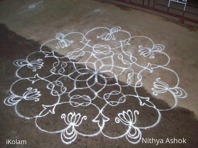 Rangoli: Free hand with chikku kolam