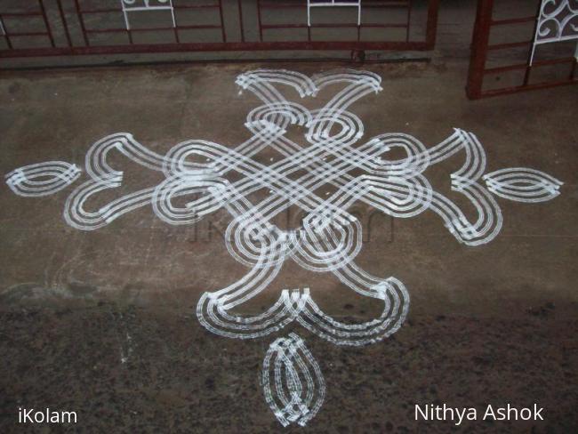 Rangoli: Kuzhal Kolam