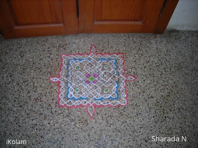 Rangoli: Simple 9 x 9 suzhi kolam