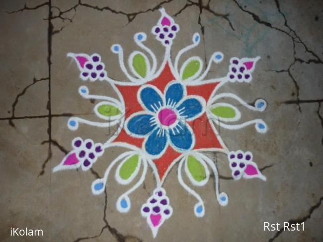 Rangoli: Grapes kolam