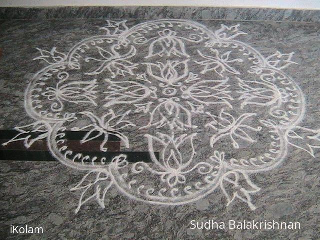 Rangoli: flower kolam