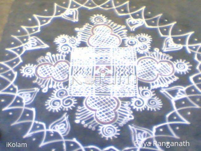 Rangoli: another kanya kolam with different border