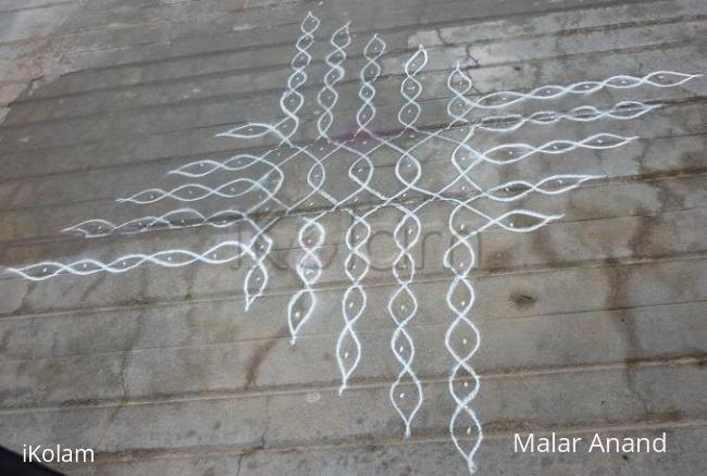 Rangoli: Snake sikku.