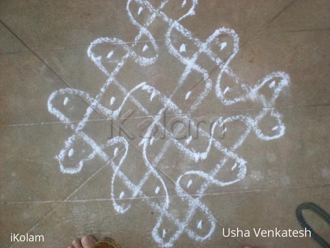 Rangoli:  DOTTED PODIKOLAM 