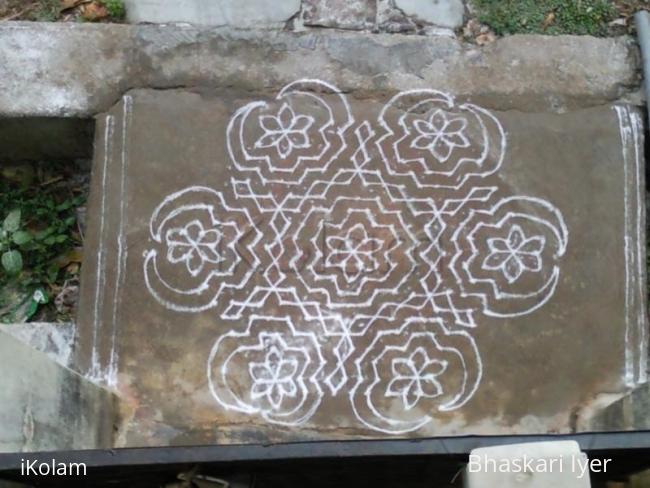 Rangoli: kombhu kolam