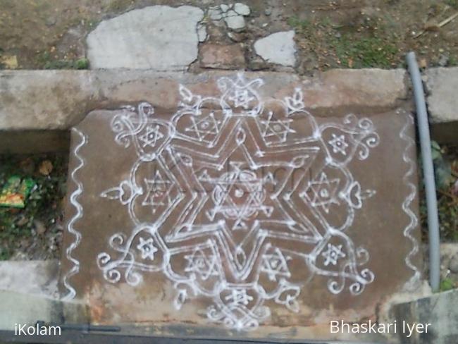 Rangoli: star kolam 