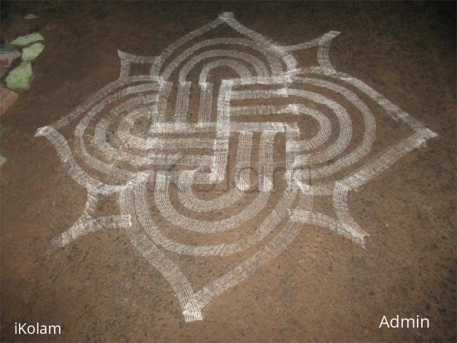 Rangoli: Kuzhal kolam