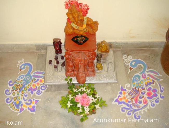 Rangoli: Pair of Peacocks