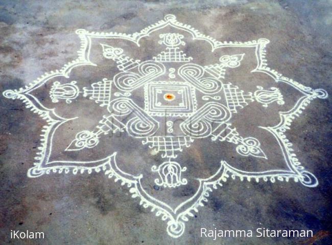 Rangoli: traditional padikolam