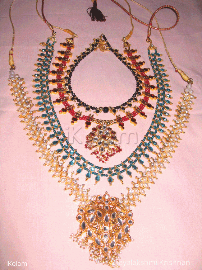 Rangoli: Artificial jewels