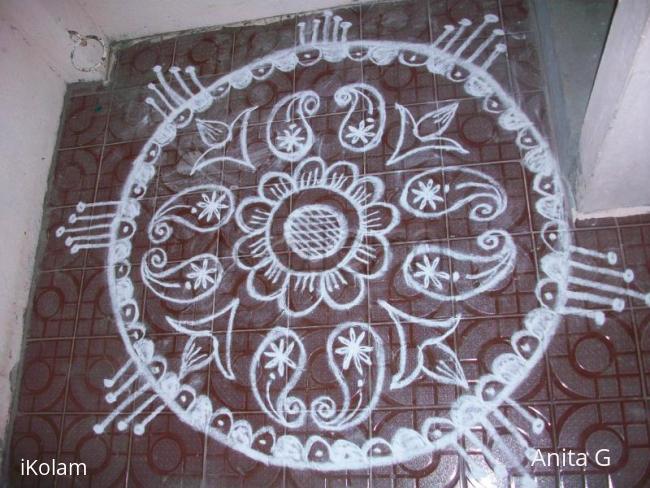 Rangoli: One of old kolam design.