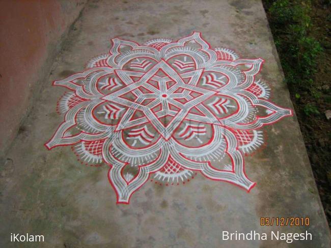 Rangoli: Kuzhal Kolam (inspired)