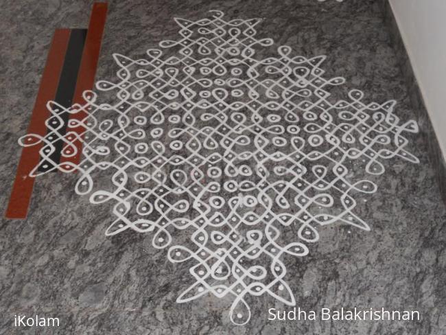 Rangoli: chiku kolam