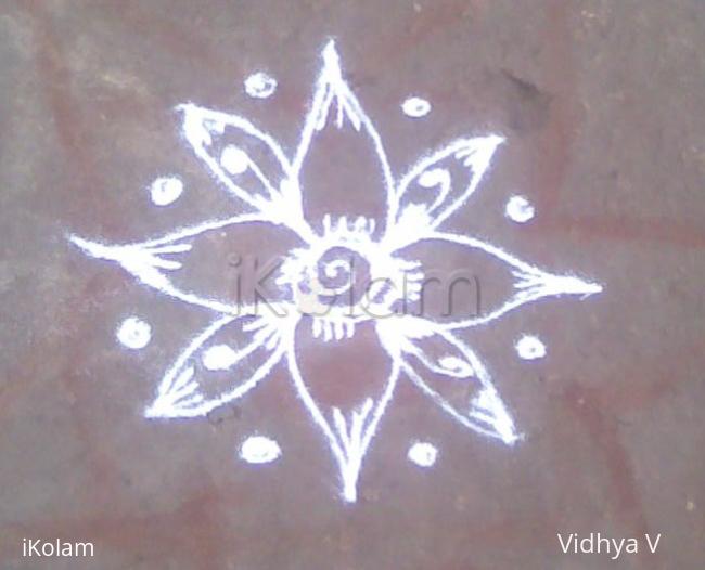 Rangoli: small rangoli kolams