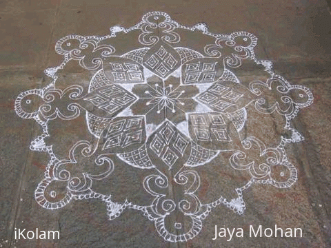 Rangoli: Ramya Kolam-3