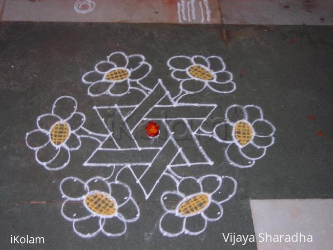 Rangoli: Flower kolam