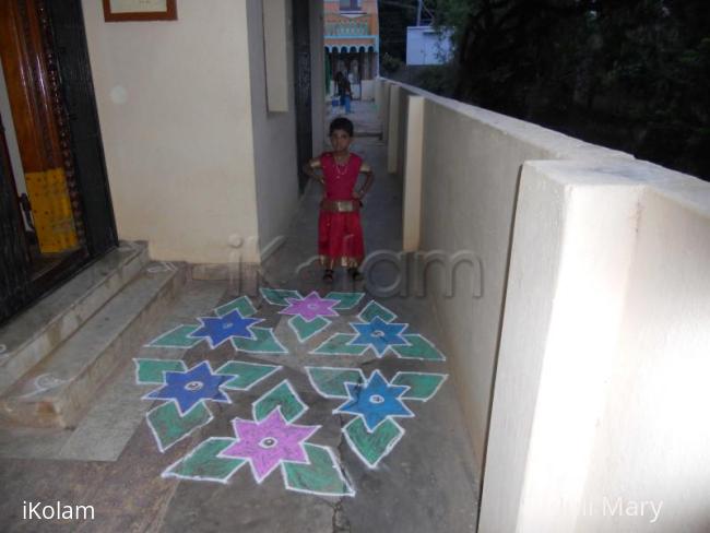 Rangoli: star kolam