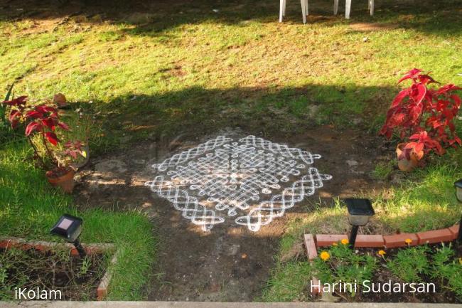 Rangoli: dotted sikku kolam