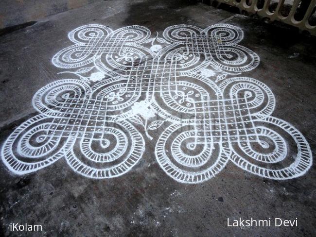 Rangoli: dotted kolam