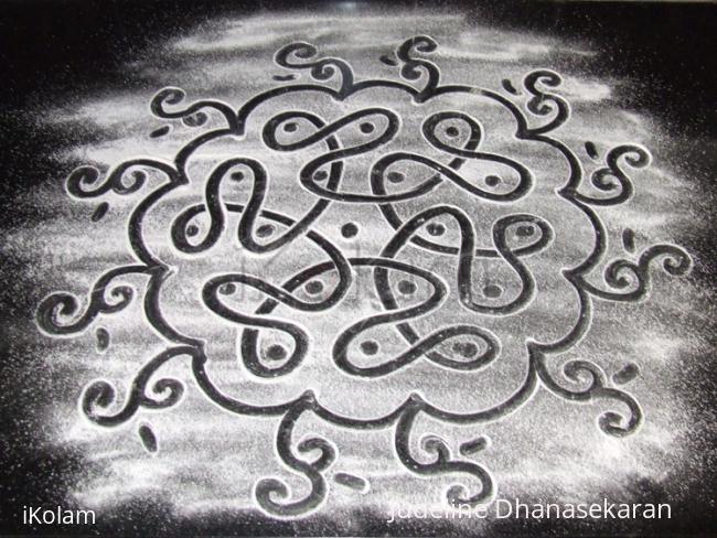 Rangoli: Simple chikku kolam