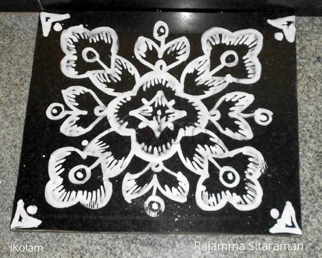 Rangoli: Shaded maakkolam