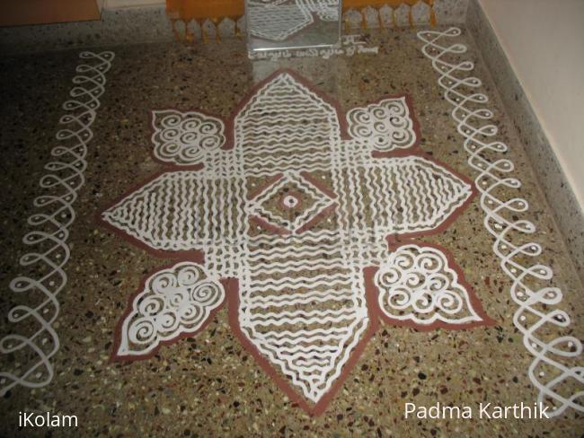 Rangoli: Varalakshmi nombu  - Maa kolam @ Pooja room