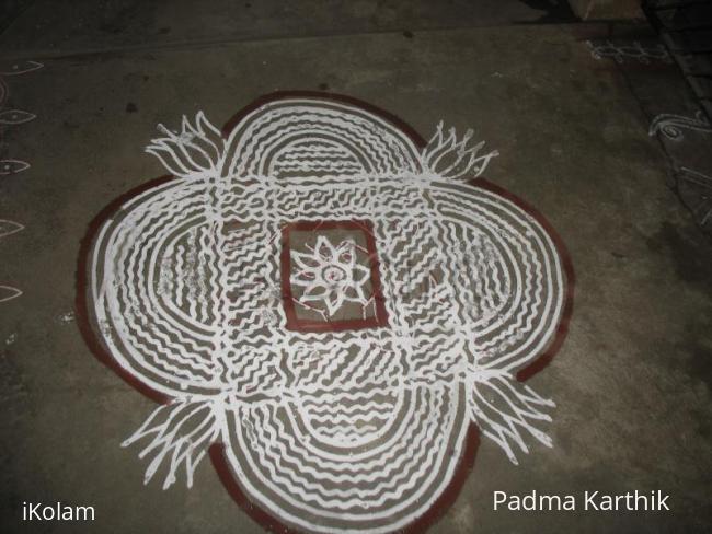 Rangoli: Varalakshmi nombu  - Maa kolam inside our compound