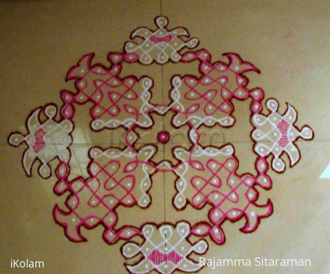 Rangoli: Chikku Padikkolam