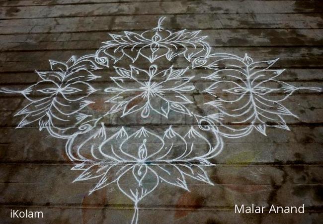 Rangoli: Lotus kolam