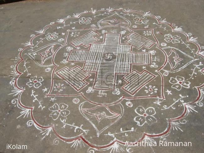 Rangoli: Padi kolam at main vaasal