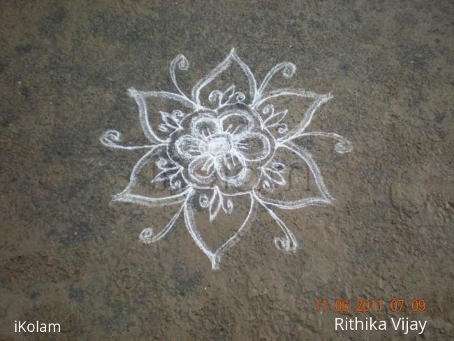 Rangoli: freehand kolam