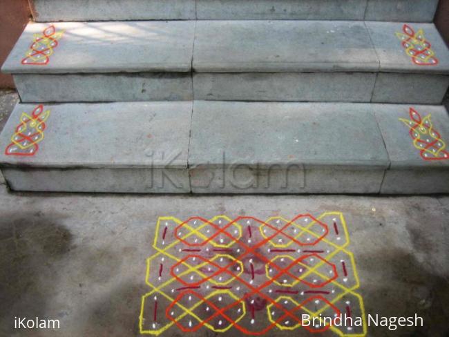 Rangoli: Josephine knot kolam - kolapodi version