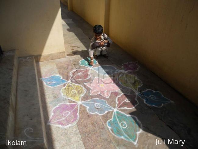 Rangoli: dotted kolam