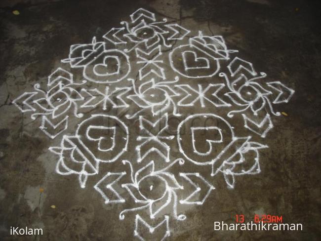 Rangoli: kalasa kolam