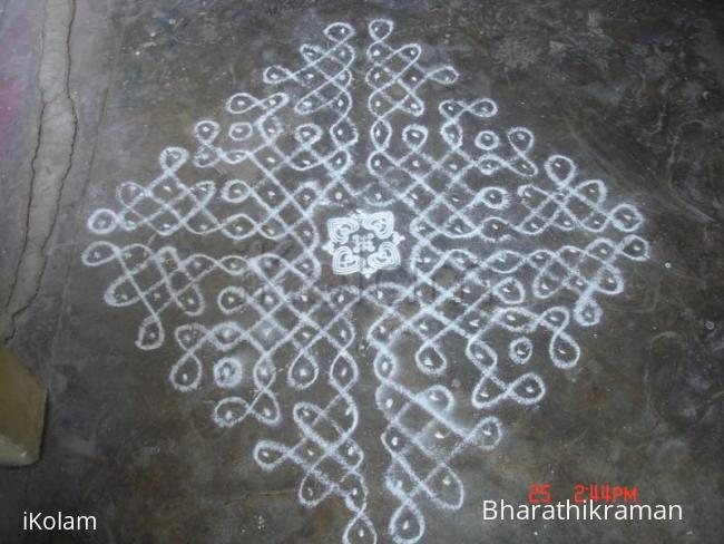 Rangoli: sikku kolam25