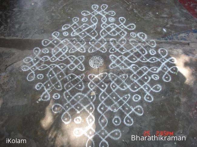 Rangoli: sikku kolam 26