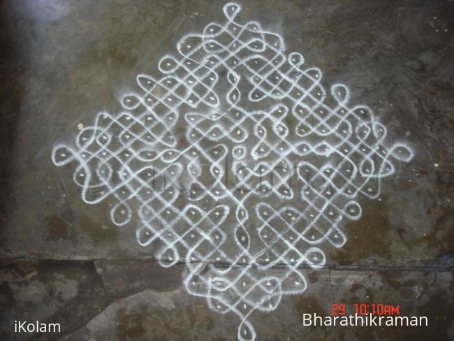 Rangoli: sikku kolam 36