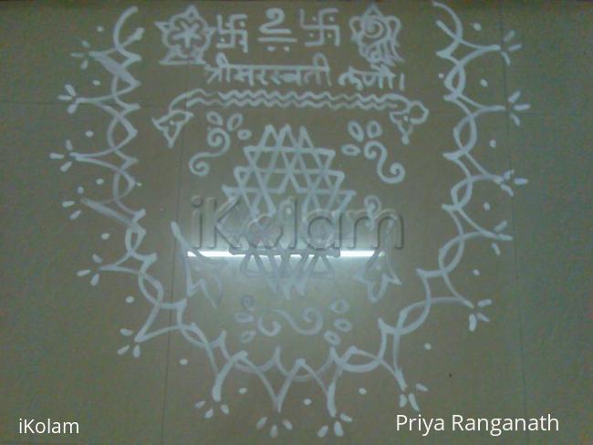 Rangoli: Poojai Maa kolam