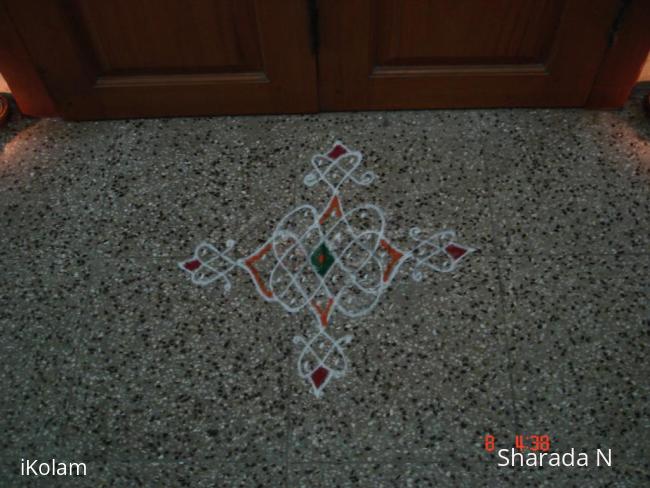 Rangoli: Dotted chikku kolam