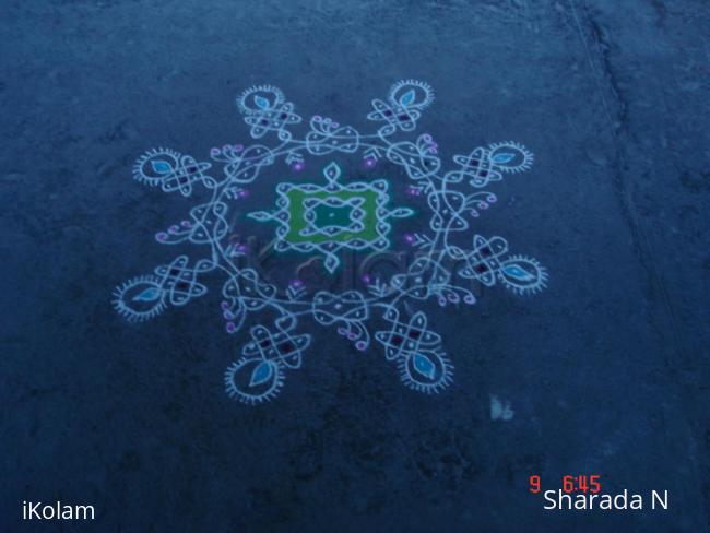 Rangoli: Dotted round suzhi kolam