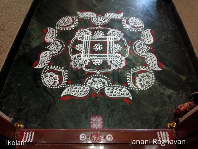 Rangoli: 2018- Navratri-Threshold Kolam-1