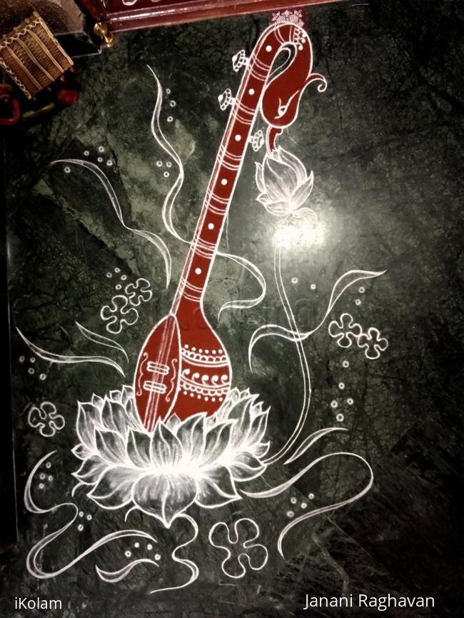 Rangoli: Home Kolam- VeLLai Thaamarai Poovil IruppaaL, VeeNai seyyum oliyil iruppaaL.....