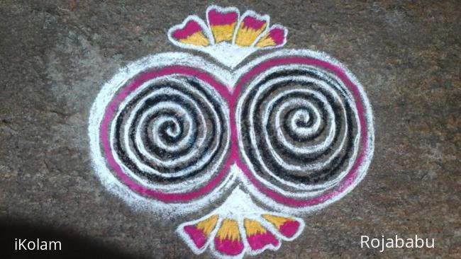 Rangoli: Spiral kolam