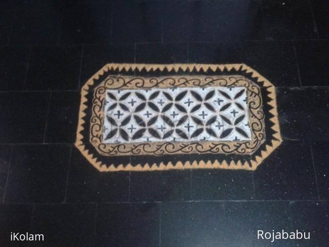 Rangoli: tray kolam