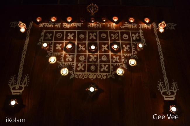 Rangoli: Maa Kolam with deepams to decorate it 