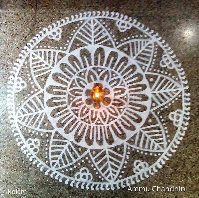 Rangoli: Puja room kolam