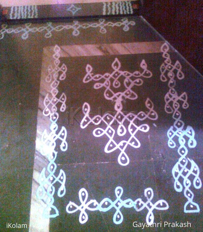 Rangoli: Vijaya Dasami Kolam with wet maavu