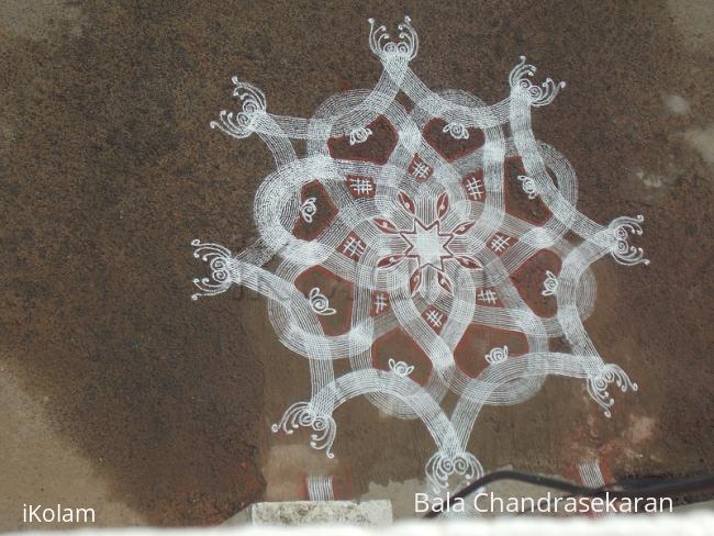 Rangoli: Kuzhal Kolam