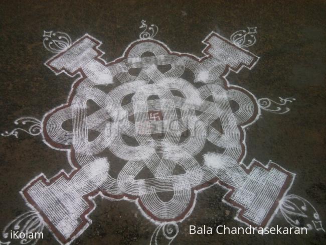 Rangoli: Navarathri 2012 Day 1 Padi kolam