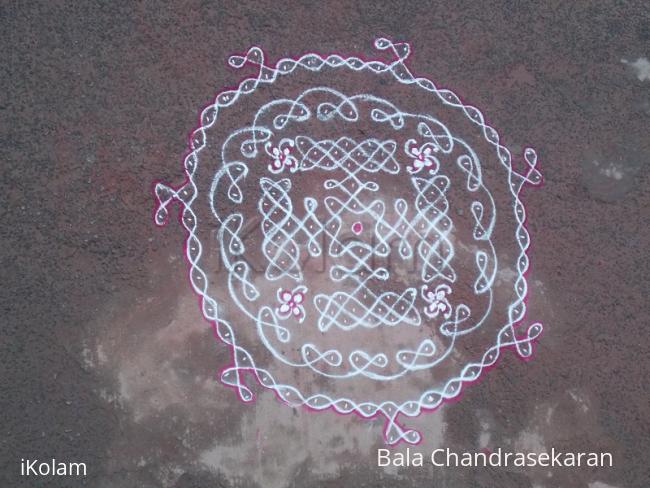 Rangoli: circular sikku kolam